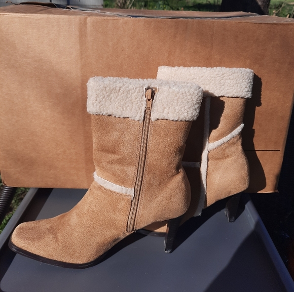 Ankle Boots - Picture 2 of 3